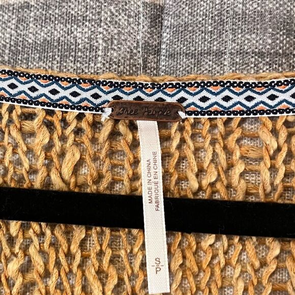 Free People Tan Assymetrical Hem Open Knit Sweater Size Small - Picture 6 of 6